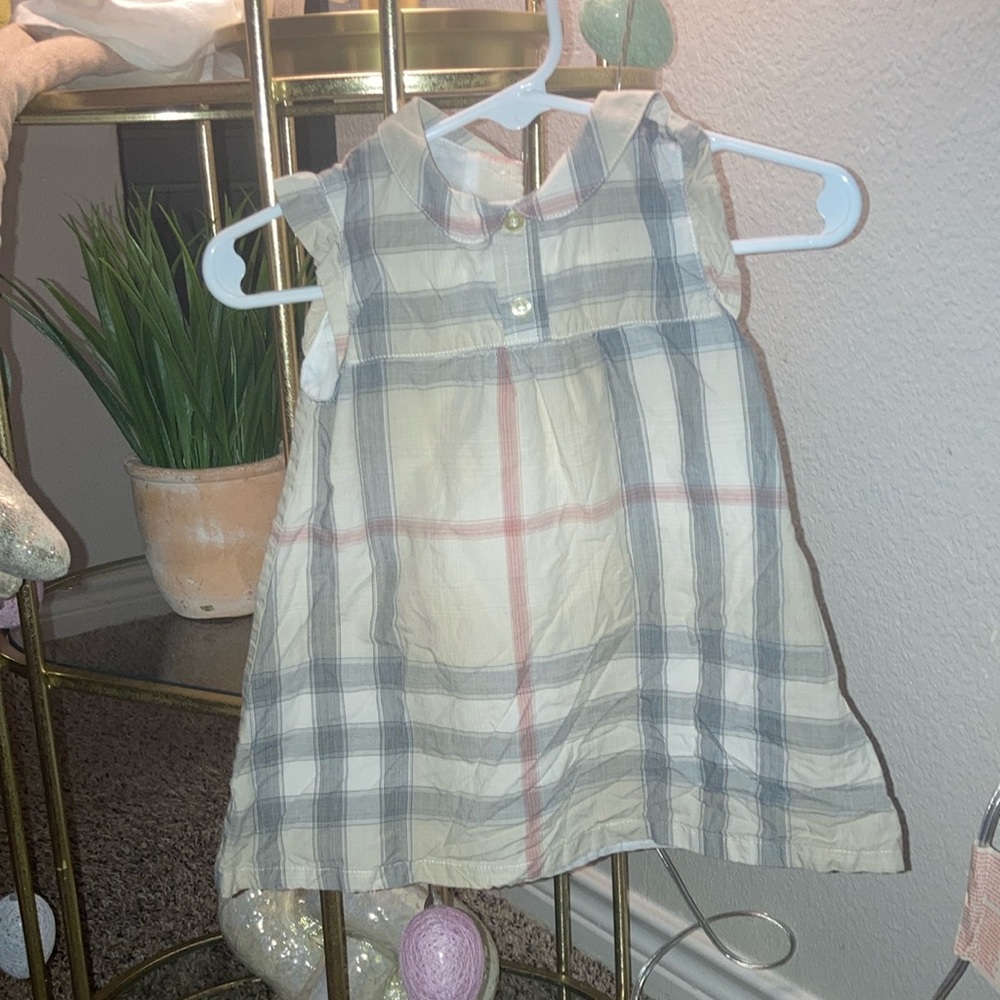 Authentic Burberry dress 6-9 mths good condition.